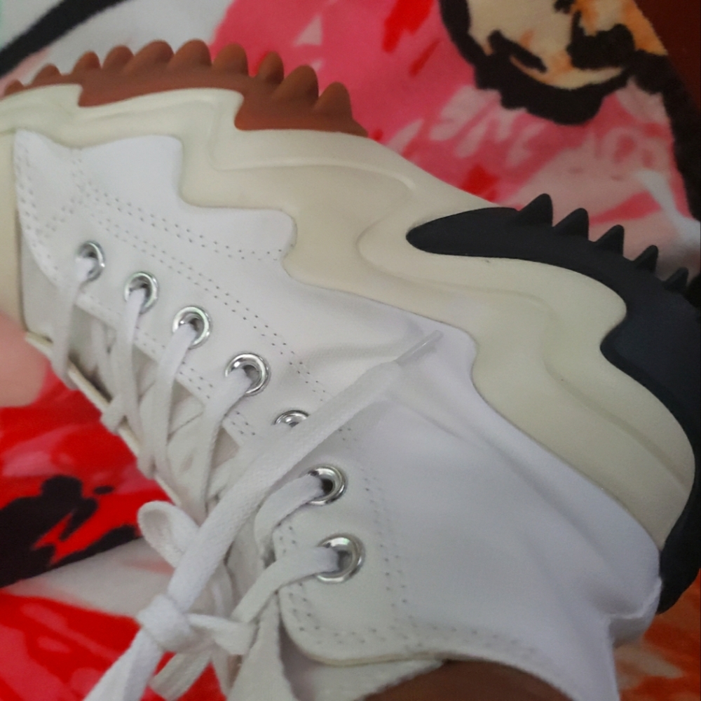 EUC CONVERSE ALL STAR HI TOPS, SIZE 5 MEN, 6.5WOMEN